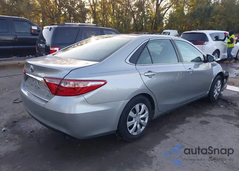 2017 Toyota Camry Le z USA, uszkodzony, nr VIN 4T1BF1FK5HU698708